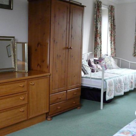 Bramley Cottage Holidays Chichester Bagian luar foto