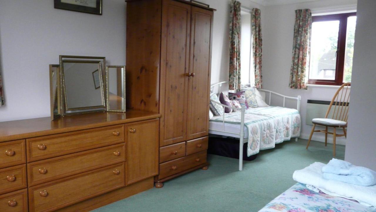 Bramley Cottage Holidays Chichester Bagian luar foto