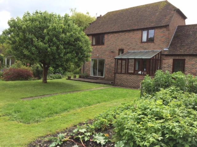 Bramley Cottage Holidays Chichester Bagian luar foto